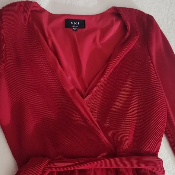 VICI WOMEN'S DREES SIZE SMALL.  COLOR RED - VINE. - Picture 3 of 9